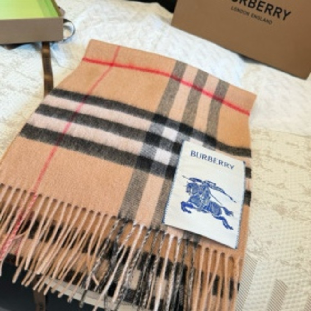 ⚜Burberry⚜Vintage‑Tone Plaid Fringe Scarf Pre‑Loved